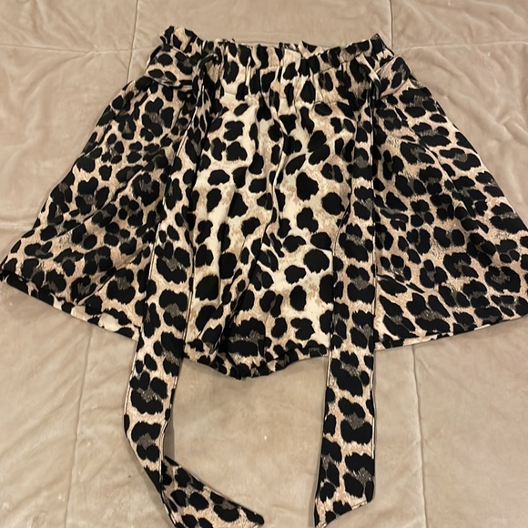 Zara Leopard Print Short - Picture 2 of 5